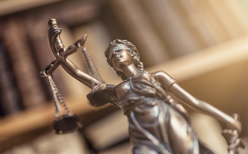 tượng-công-lý-cận-cảnh